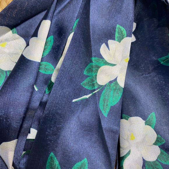 Draper James Straw Bag with Floral Scarf NWT - Picture 3 of 5